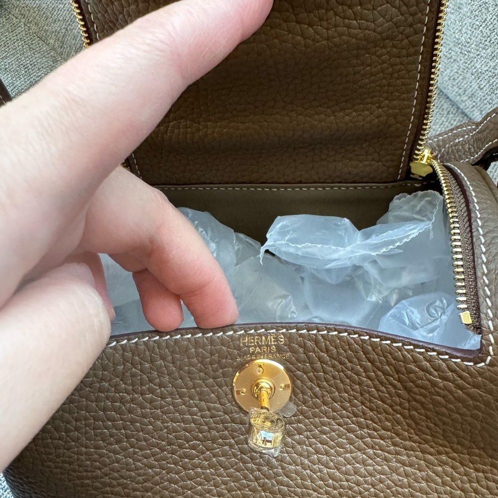 Elegant Brown Leather Women's Bag - Picture 7 of 11